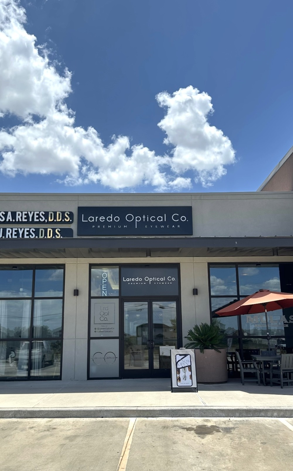 Laredo Optical Co. Storefront